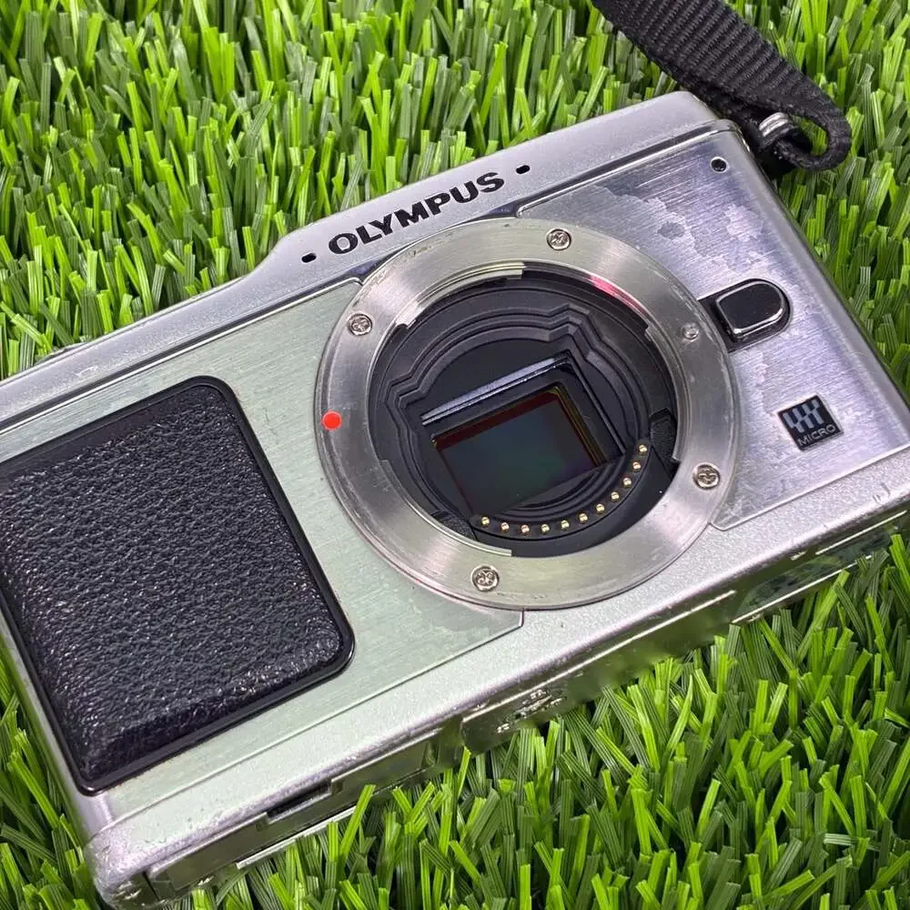 Olympus PEN E-P1 Micro Four Thirds Digital Camera Body